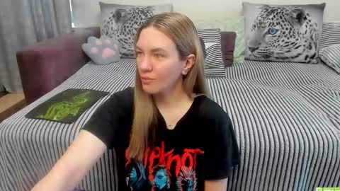 Snapshot of kendra_xx_ chatting on 05/18/26, 11:32 Kendra online show from 05/18/26, 11:32