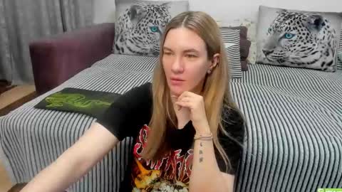 Snapshot of kendra_xx_ chatting on 05/25/26, 11:44 Kendra online show from 05/25/26, 11:44