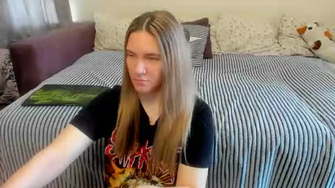 Snapshot of kendra_xx_ chatting on 06/08/26, 01:28 Kendra online show from 06/08/26, 01:28