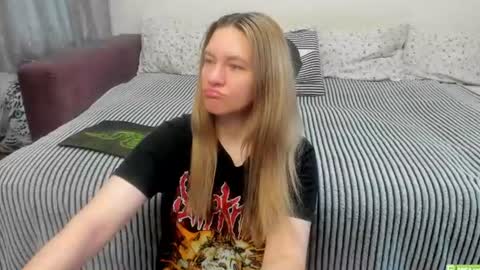 Snapshot of kendra_xx_ chatting on 06/12/26, 12:42 Kendra online show from 06/12/26, 12:42