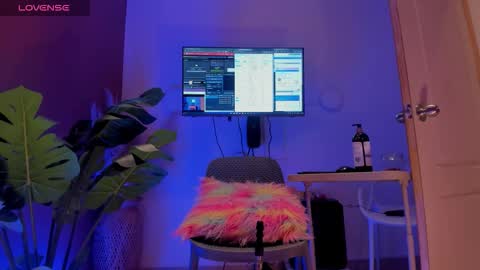 kendrachavez_ online show from 10/15/25, 10:32