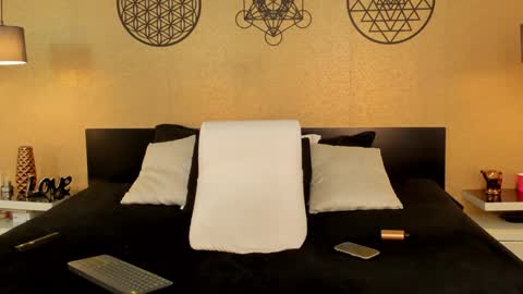 Snapshot of kendraleroy chatting on 12/20/24, 01:14 KENDRA online show from 12/20/24, 01:14