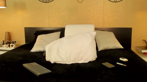 Snapshot of kendraleroy chatting on 01/26/25, 01:09 KENDRA online show from 01/26/25, 01:09