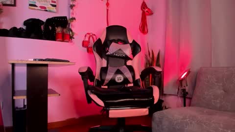 kenia_thompsom01 online show from 03/24/26, 12:37