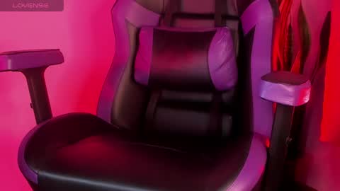 kenia_thompsom01 online show from 04/17/26, 01:52