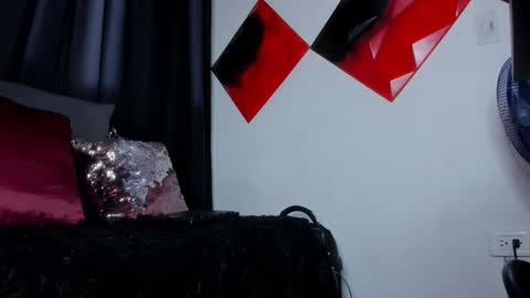 Snapshot of kenia_valenn chatting on 03/03/26, 10:26 Valentina online show from 03/03/26, 10:26