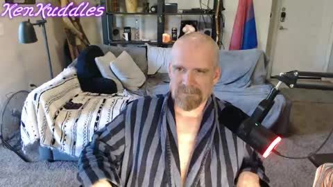 Snapshot of kenkuddles chatting on 04/19/26, 12:33 Ken Kuddles online show from 04/19/26, 12:33