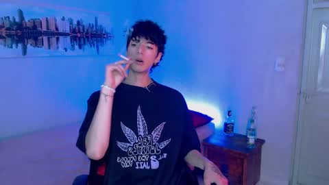 Snapshot of kenny__hot chatting on 12/17/24, 04:00 kenny online show from 12/17/24, 04:00