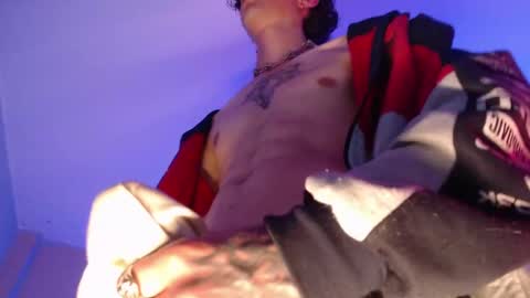 Snapshot of kenny__hot chatting on 02/14/25, 09:32 kenny online show from 02/14/25, 09:32