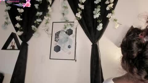 KENTHA  online show from 04/24/26, 10:39