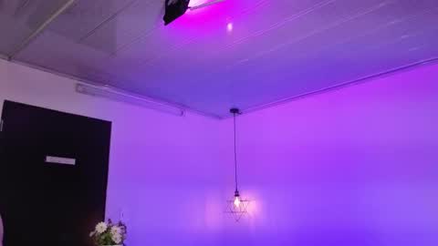 Kenzie online show from 11/04/25, 04:33