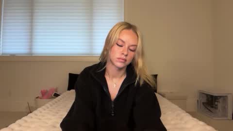 kenziesmithh online show from 12/16/25, 06:02