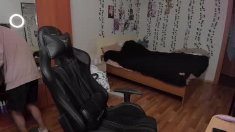 Snapshot of keorinav chatting on 11/26/25, 11:11 Looking for a moderator I PVT IS OPEN online show from 11/26/25, 11:11