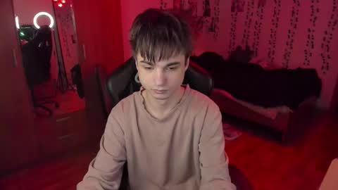 Snapshot of keorinav chatting on 11/29/25, 12:08 Looking for a moderator I PVT IS OPEN online show from 11/29/25, 12:08