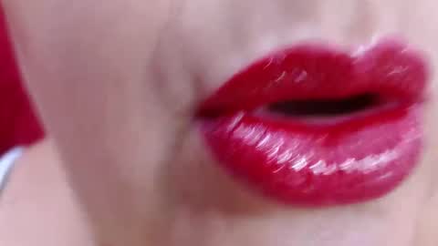 Snapshot of kerly_doll chatting on 04/29/26, 03:27 K E R L Y online show from 04/29/26, 03:27