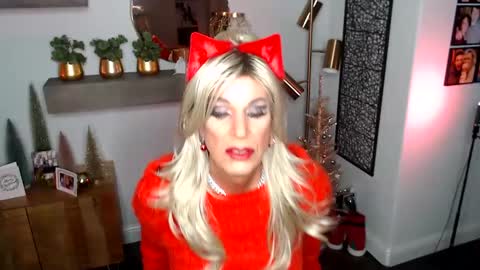 Snapshot of kerrytmilf chatting on 12/15/24, 11:45 Kerry Wright online show from 12/15/24, 11:45