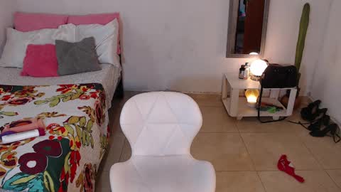 Mia  online show from 02/06/25, 06:46