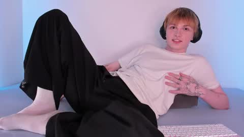 Snapshot of kessy_white chatting on 07/29/26, 08:07 Kessy online show from 07/29/26, 08:07