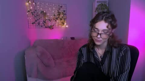 Snapshot of kevi_sunn chatting on 09/14/25, 07:57 kevi here online show from 09/14/25, 07:57