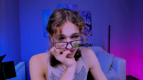 Snapshot of kevi_sunn chatting on 09/23/25, 07:17 kevi here online show from 09/23/25, 07:17