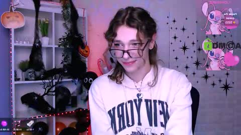 Snapshot of kevi_sunn chatting on 10/21/25, 07:25 kevi here online show from 10/21/25, 07:25