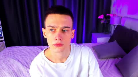 Snapshot of kevin_kess chatting on 02/04/25, 03:47 Ask me online show from 02/04/25, 03:47