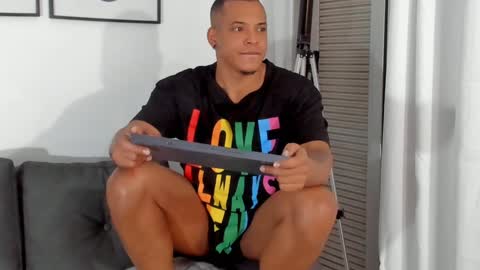 Snapshot of kevin_lance chatting on 01/12/25, 07:21 Kevin Lance online show from 01/12/25, 07:21