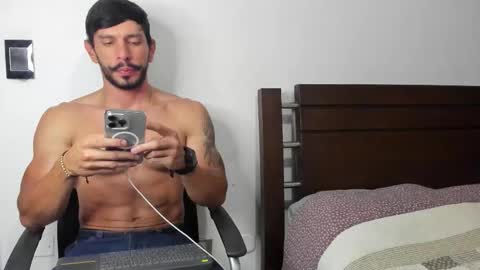 kevin_malone22 online show from 11/12/25, 03:51