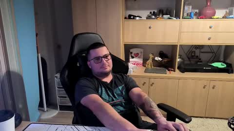 Kevinn online show from 10/18/25, 07:03