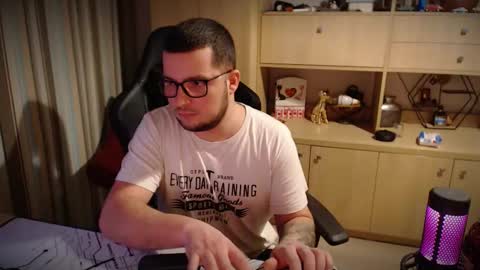 Kevinn online show from 12/20/25, 09:33