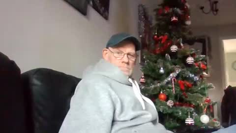 Snapshot of kevlooking4sez chatting on 12/15/24, 02:37 kevlooking4sez online show from 12/15/24, 02:37