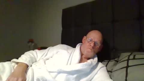 Snapshot of kevlooking4sez chatting on 02/08/25, 11:24 kevlooking4sez online show from 02/08/25, 11:24