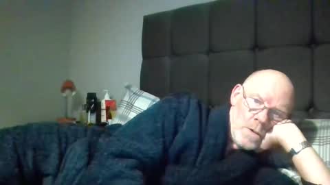 Snapshot of kevlooking4sez chatting on 11/06/25, 12:22 kevlooking4sez online show from 11/06/25, 12:22