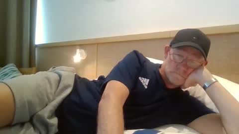 kevlooking4sez online show from 05/06/26, 04:56