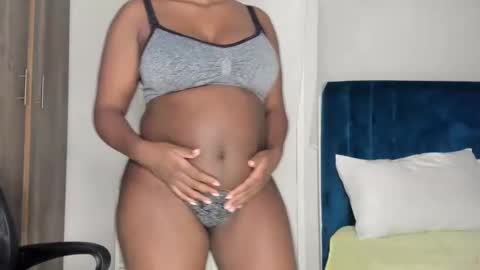 Snapshot of keyara_ chatting on 02/28/25, 08:18 Keyara online show from 02/28/25, 08:18