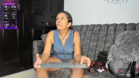 Snapshot of keyla_milf chatting on 10/17/25, 02:48 Keila Milf online show from 10/17/25, 02:48