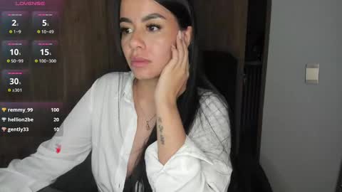 Snapshot of keyn_laurent_ chatting on 12/25/24, 11:00 Laura online show from 12/25/24, 11:00