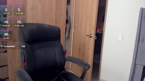 Snapshot of keyn_laurent_ chatting on 02/23/25, 05:56 Laura online show from 02/23/25, 05:56