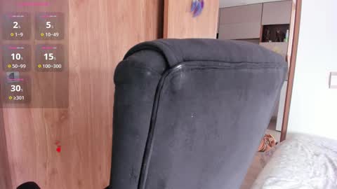 Snapshot of keyn_laurent_ chatting on 03/11/25, 05:57 Laura online show from 03/11/25, 05:57