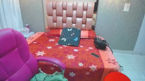 Snapshot of keyra_miller chatting on 01/20/25, 01:28 keyra_miller online show from 01/20/25, 01:28