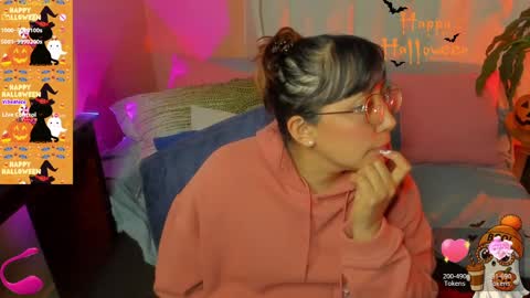 Snapshot of keyt_foxxx chatting on 10/23/25, 04:01 Danna Sofia online show from 10/23/25, 04:01