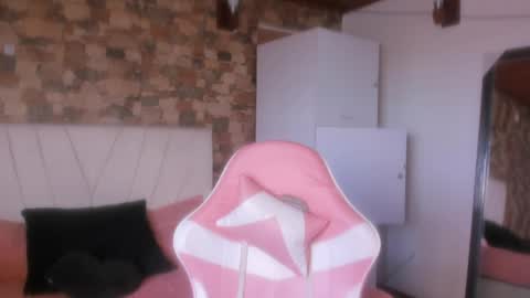 Snapshot of khaimy chatting on 04/28/26, 08:03 Khami online show from 04/28/26, 08:03