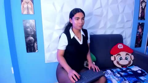 khateandersson online show from 11/20/25, 08:08