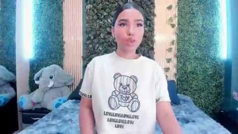 khateandersson online show from 12/22/25, 08:50