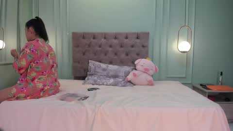 Snapshot of khaterine_hot_1 chatting on 02/17/25, 06:15 Kathe Hot online show from 02/17/25, 06:15