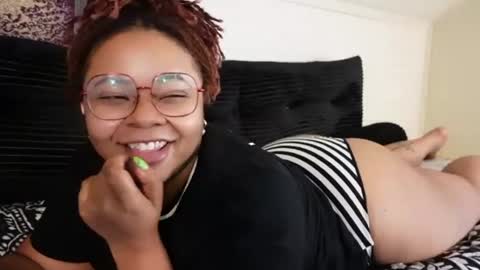 Khaya online show from 06/25/26, 02:21