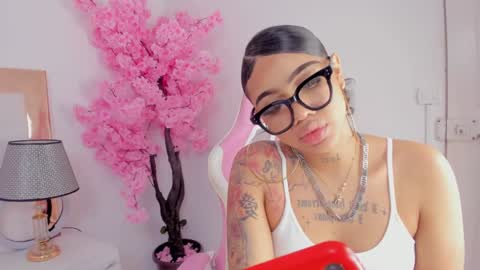 Khelany Isyy  online show from 01/17/25, 12:20