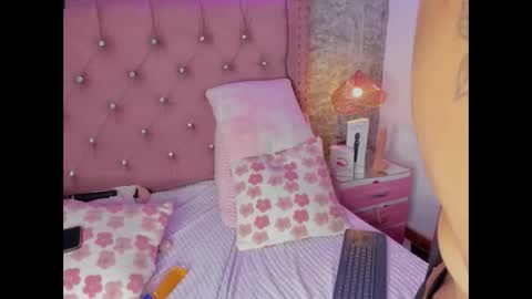 Khelany Isyy  online show from 01/10/26, 02:41