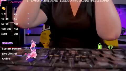 Khi.  online show from 11/21/25, 01:37