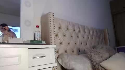 khloe33 online show from 02/13/25, 08:03